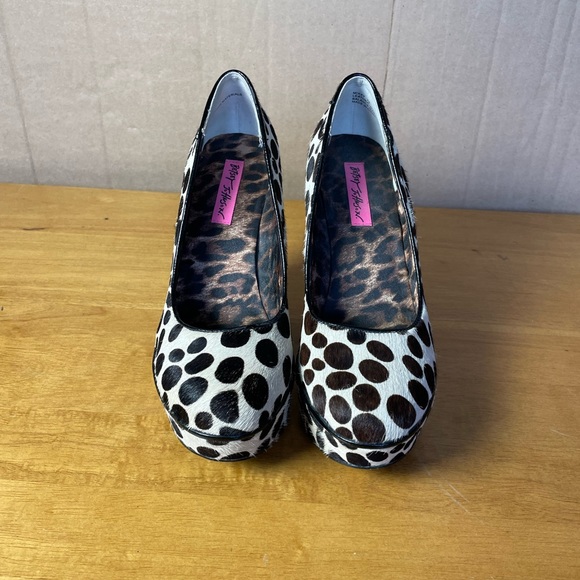 Betsey Johnson Wedges - Picture 3 of 9